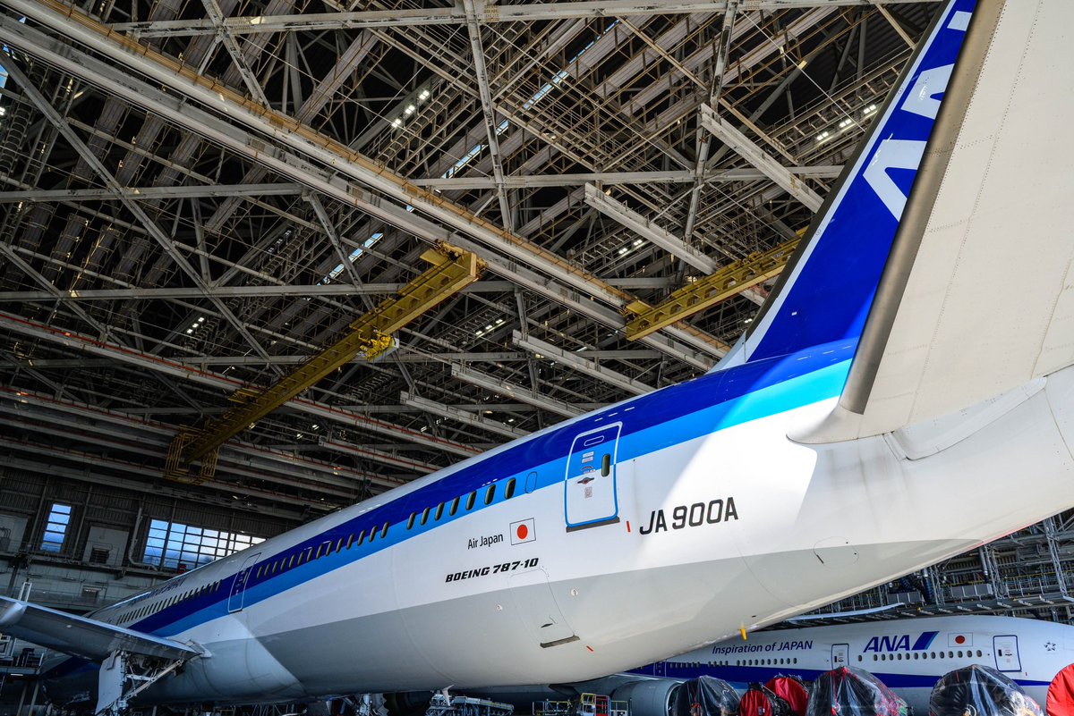 kyusyu_photos's tweet photo. ANA Blue Hanger Tour(整備工場見学)に参加してきました。整備中の飛行機に手で触れられるくらい近づくことができ(飛行機に触れるのは厳禁ですが)、飛行機好きにとってはパラダイスでした✈️
✴︎写真掲載はANAの許可を取得済です✴︎
#ANA #bluehangertour #羽田空港 https://t.co/tvj58jYqVN