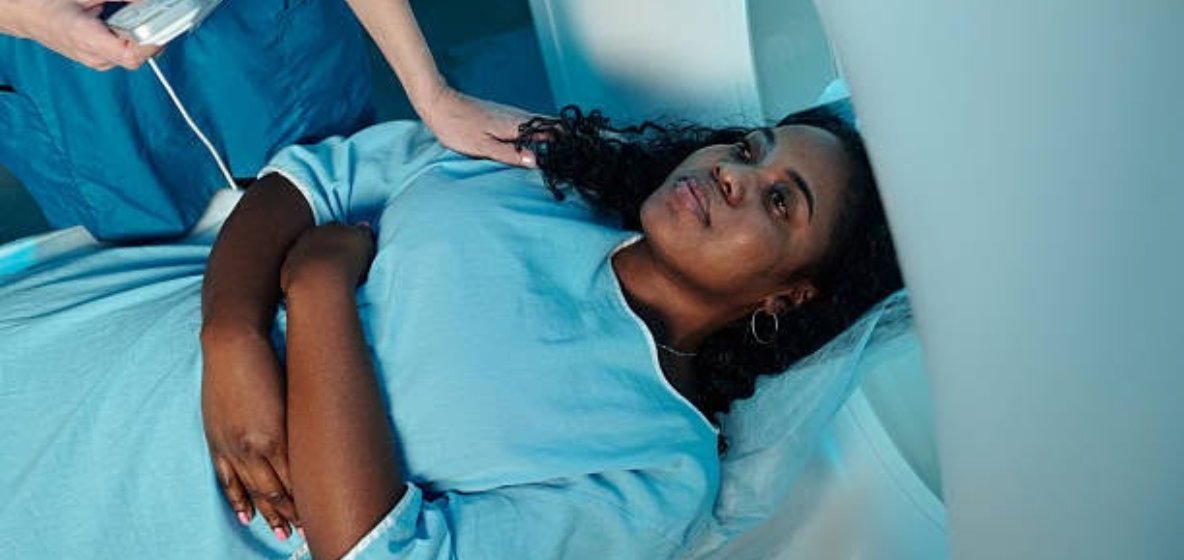 outremers360's tweet photo. Le CHU de #Martinique lance des créneaux d'#IRM avec un dispositif " Friday night ", dédiés à la santé des femmes
➡️https://t.co/rHwZiDLzZW
➡️ Le Centre hospitalier universitaire (CHU) de Martinique met en place un nouveau dispositif d'organisation de son activité d'imagerie médicale avec le lancement de « Friday Night ». Ce concept prévoit l'ouverture d'un service d'imagerie par résonance magnétique (IRM) de 21 heures à minuit, un vendredi sur deux, afin de proposer des créneaux supplémentaires consacrés à la santé des femmes.