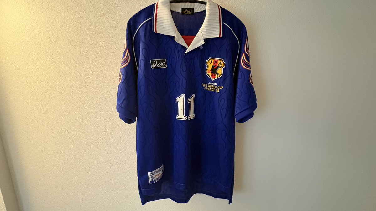 実家から持ってきたW杯フランス大会のユニフォームにサインいただき