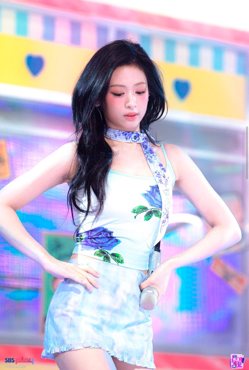 ahyeonpicture's tweet photo. #AHYEON on SBS Inkigayo (Onsite Photos) https://t.co/1D6yMeR4QZ