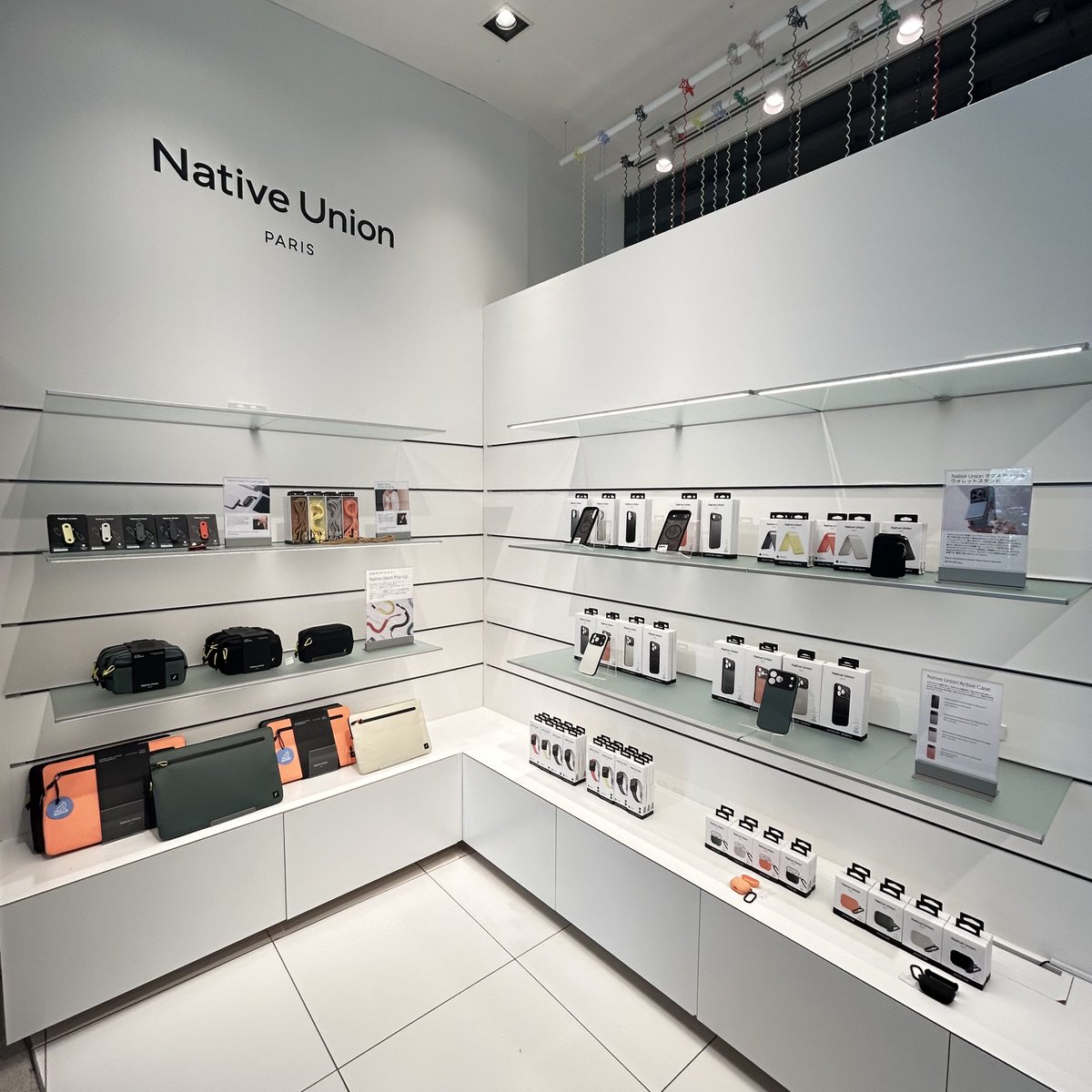 momadesignstore's tweet photo. Native Union Pop-Up 開催中！＜9月3日まで＞

デジタル機器に差して使えるレトロな固定電話の受話器「Pop Phone」をはじめ、デザイン性と機能性を兼ね備えた最新アイテムが揃います。

販売店舗：表参道、心斎橋、福岡、at ロフト（池袋、渋谷、銀座）、オンラインストア
https://t.co/15qxc5Hbzb https://t.co/EbeuwCvuF9