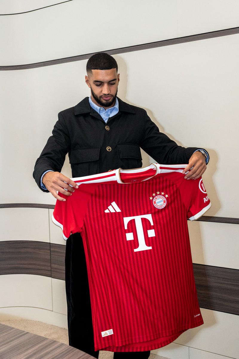 FCBayern's tweet photo. 👀3⃣4⃣ https://t.co/Tx9tMa8OvB