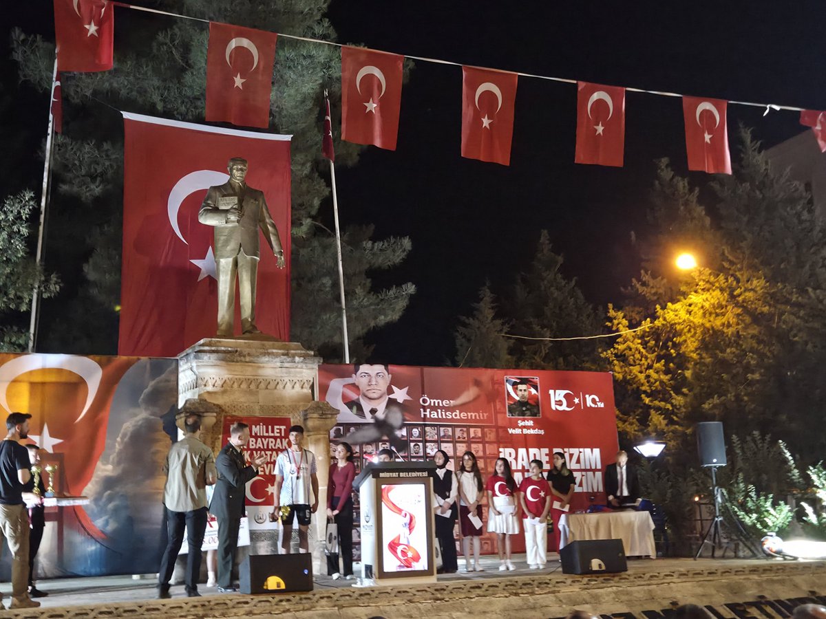 AltunkayaO47's tweet photo. Okulumuz öğrencisi Kübra DOĞAN "15 Temmuz Demokrasi ve Milli Birlik Günü"temalı düzenlenen şiir yarışmasında ilçe ikincisi oldu🎊👏 Öğrencimizi ve emek veren öğretmenimiz Abdulkahar Bey'i tebrik ederiz🎊✨️
@veysisahinn47 https://t.co/CKA6xkEavd
