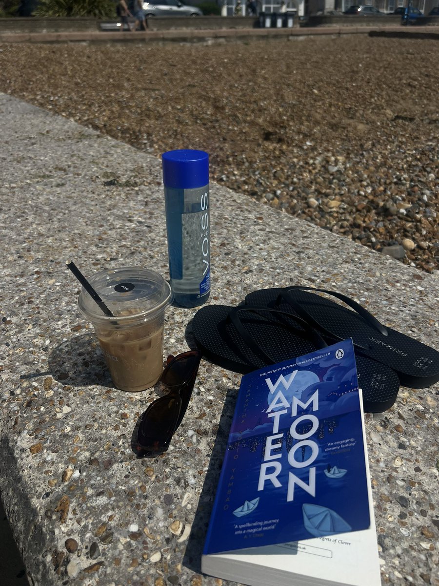 HOYAGRAM's tweet photo. life outside army twt https://t.co/z42IwcUw5a