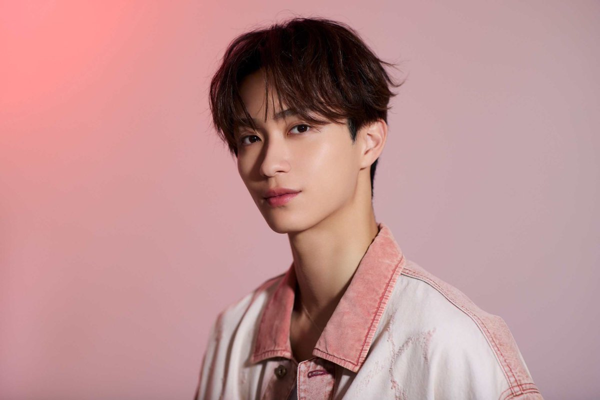 story_web's tweet photo. 話題の俳優【野村康太さん】がSTORYwebに初登場✨

「10キロ増」という役作りの裏側はもちろん、高橋文哉さんとの共演で「俳優観が変わった」と語る、その理由も必見です📝
🔗https://t.co/7VXM6lWQgn

@kouta_n_staff 
@BLUELOCK_MOVIE https://t.co/ckuQcbmpgA