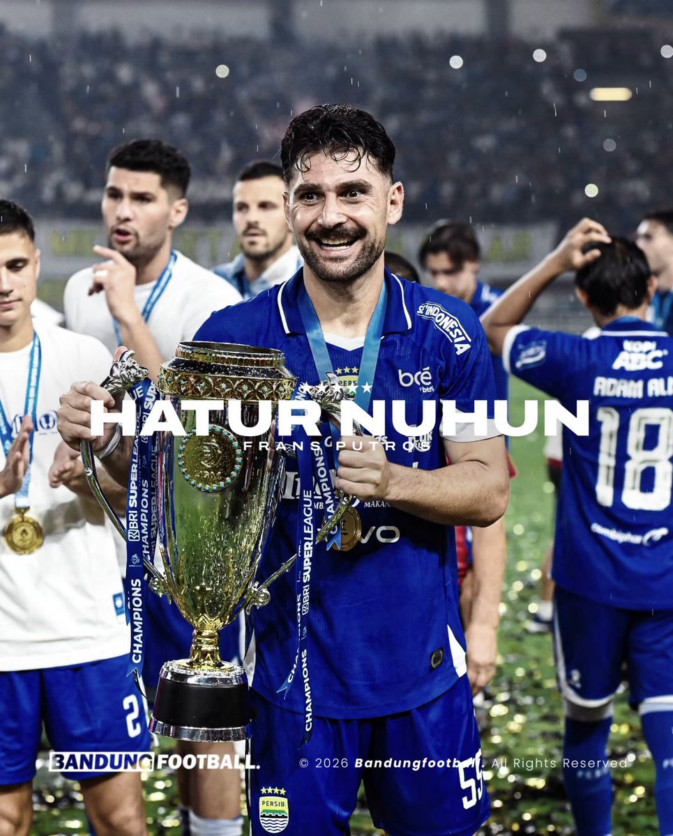 bandungfootball's tweet photo. 𝑺𝒉𝒖𝒌𝒓𝒂𝒏, 𝑯𝒂𝒃𝒊𝒃𝒊 🥺

The versatile defender departs from Persib with all smile, one league trophy, and one star.

Hatur nuhun, Habibi, the world cup man 🥺🤗🔵🇮🇶

#BandungFootball #BFCOM #Persib #Bobotoh https://t.co/lcX5a71ktu