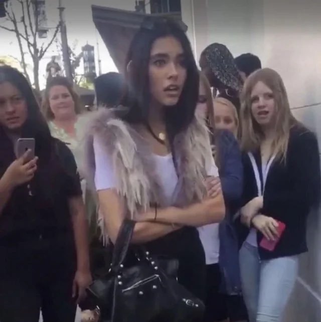 urmds_'s tweet photo. Madison Beer พูดถึงคลิปในตำนาน“ใครเพื่อนxึงคะ”ของตัวเอง
 
“มองย้อนกลับไปฉันภูมิใจมากค่ะ ฉันที่กล้ายืนหยัดเพื่อตัวเอง ฉันที่คิดว่าตัวเองไม่ชอบปะทะกับใคร แต่ดูเหมือนว่าจะคิดผิด พอถึงจุดนึงฉันก็ไม่รู้สึกอายแล้วและอยากจะหัวเราะให้กับมันมากกว่า จนแอบคิดในใจว่า "สาวน้อยแกเริ่ดจังวะ"” https://t.co/MbeFER9GfM