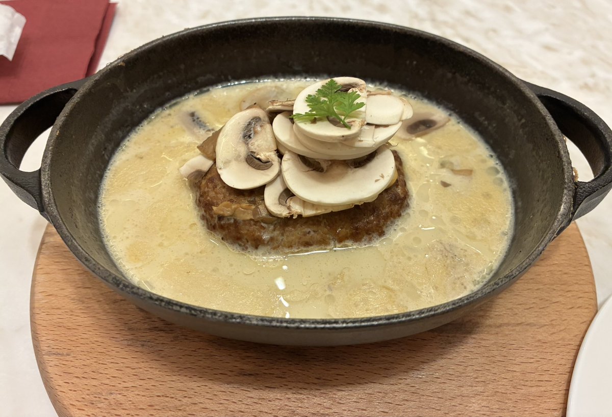 m0fu_2020's tweet photo. うーーーっまいのでみんなで東京ステーションカフェに行こう https://t.co/vOavBDiOT0