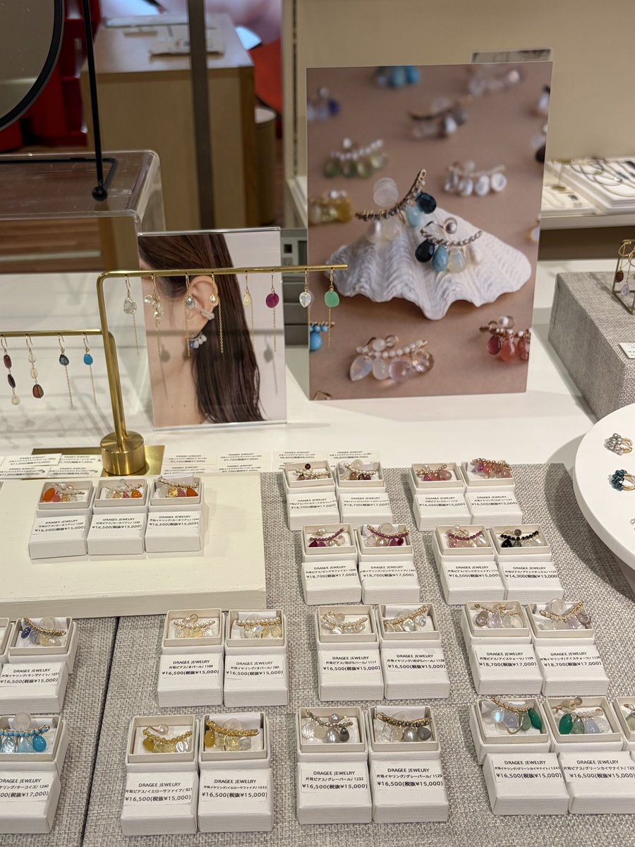 dragee_Jewelry's tweet photo. 神戸阪急POP UP昨日無事終了致しました⟡.·

去年に引き続き大盛況の中
終了する事ができました🥳
お立ち寄りくださったみなさま
お買い上げくださったみなさま
ありがとうございました♪

お迎え頂きましたジュエリーが
みなさまの日常の彩りとなりますように💓 https://t.co/fLtuAIyynj