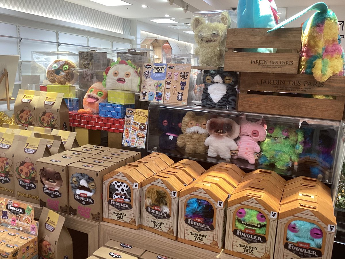 incubenews's tweet photo. \ 📣本日よりキモかわファグラーたちが天神店4Fに大集合✨🦷 /

¥2,000(税込)以上のご購入でステッカー1枚
¥5,000(税込)以上のご購入でブラインドキーホルダー１つ
ノベルティをプレゼント🎁❣️
ぜひ遊びに来てください♪
#インキューブ　#ファグラー　#FUGGLER https://t.co/aCMJaARyE6