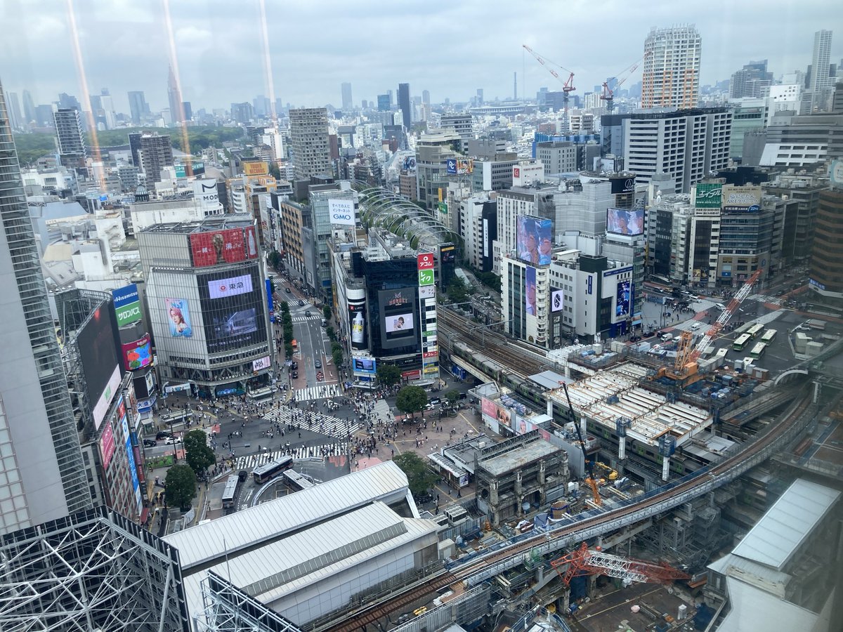 nocooco's tweet photo. CE LA VI TOKYO(渋谷)

友人が探してくれたお店。
バーカウンターもあって昼夜で雰囲気は変わりそう。店内も静かでゆっくり過ごせました。
昼からお酒飲んでる方も多かったです！ https://t.co/2S2mR7z8jt