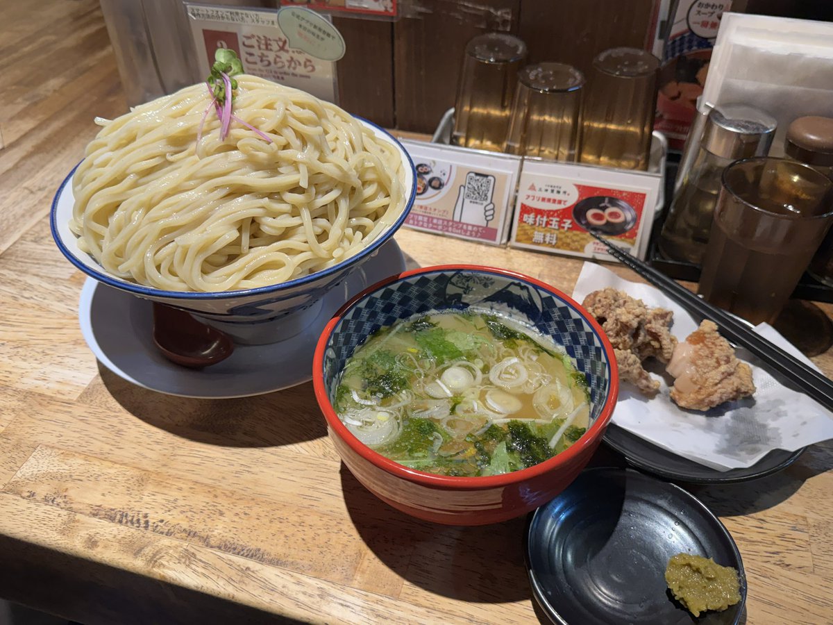 fd_flight180's tweet photo. 三田製麺所で鯛塩つけ麺特盛1.5㎏と唐揚げを😋 https://t.co/P24hVCubrp