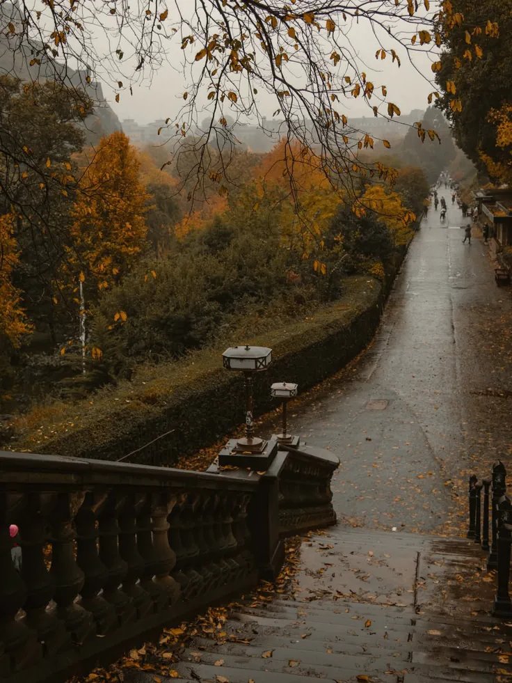 lifeaholiccc's tweet photo. Edinburgh Autumn https://t.co/qzZKYqlodh