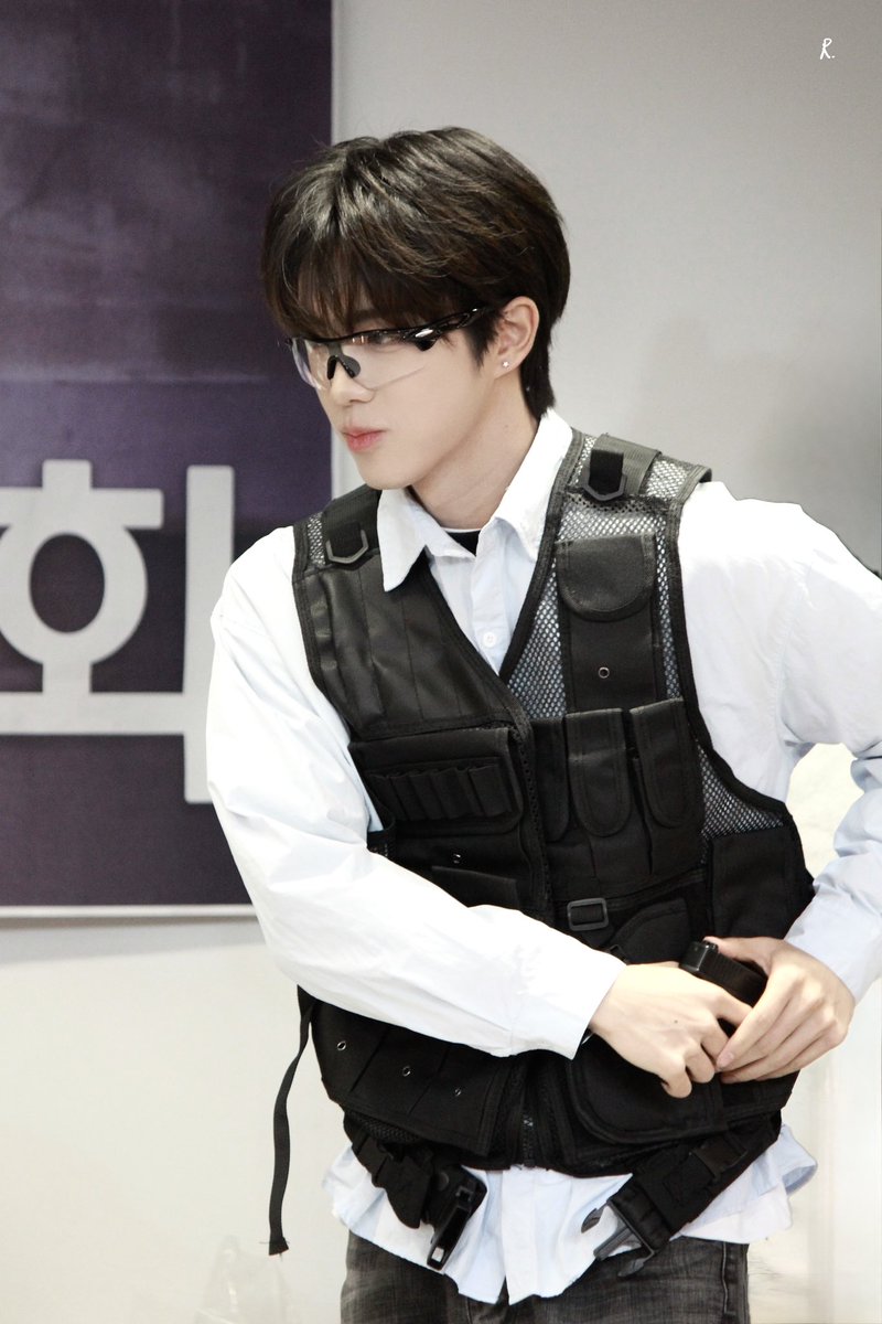 Diary0fR's tweet photo. 260714 애플뮤직

颜Sir 上班禁止卖萌

#ROWAN #로완 #颜秋越 
#MODYSSEY #모디세이 https://t.co/V5eog1jCmj