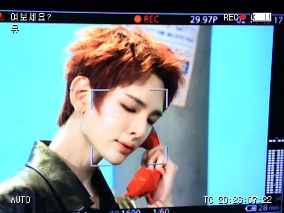 muniverse_io's tweet photo. [📸] 📞EP.8 뮤 | 여보세요?

전화로 아티스트가 전하는 1:1 미니 콘서트 🎙️
본편 공개 전, 뮤의 촬영 현장을 먼저 만나보세요 ✨

뮤니버스 오리지널 시리즈 〈여보세요?〉

2026.07.22 (수) 6PM (KST)
오직 Muniverse에서 시청 가능
👉 https://t.co/KXBfEl4Q07

#여보세요 #Hello #MBC #KPOP #Muniverse #뮤니버스
#EPEX #이펙스 #MU #뮤