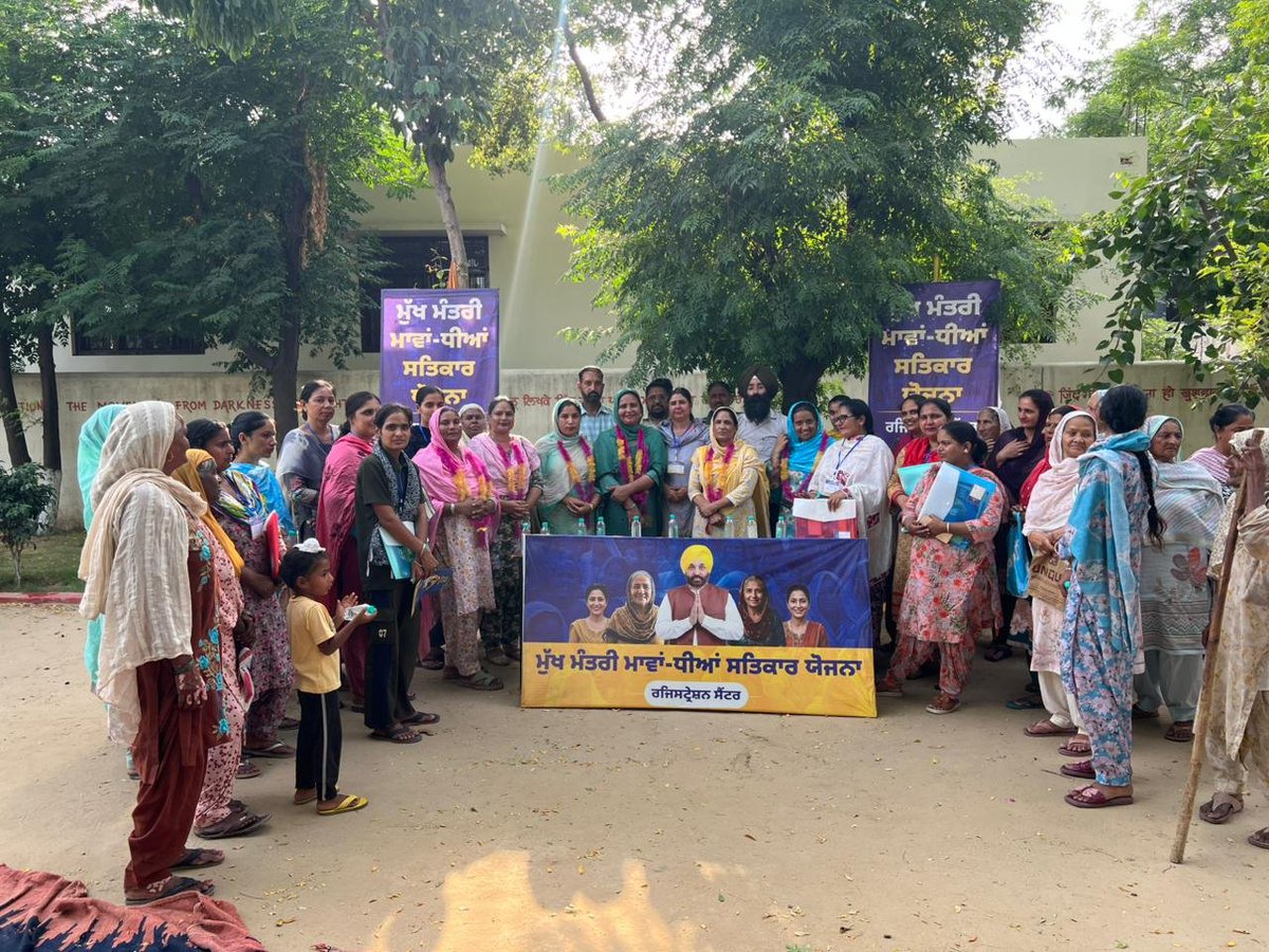 AAP_WomenWingPB's tweet photo. 📍 ਹਲਕਾ ਸਮਾਣਾ

ਵੂਮਨ ਵਿੰਗ ਨੂੰ ਬੂਥ ਅਤੇ ਬਲਾਕ ਪੱਧਰ 'ਤੇ ਹੋਰ ਵਧੇਰੇ ਸਰਗਰਮ ਤੇ ਮਜ਼ਬੂਤ ਕਰਨ ਲਈ ਅੱਜ ਹਲਕਾ ਸਮਾਣਾ ਵਿਖੇ ਇੱਕ ਵਿਸ਼ੇਸ਼ ਜਥੇਬੰਦਕ ਮੀਟਿੰਗ ਕੀਤੀ ਗਈ। ਇਹ ਮੀਟਿੰਗ ਹਲਕਾ ਕੋਆਰਡੀਨੇਟਰ ਮਨਜੀਤ ਕੌਰ ਜੀ ਅਤੇ ਬਲਾਕ ਕੋਆਰਡੀਨੇਟਰ ਹਰਪਾਲ ਕੌਰ ਜੀ ਦੀ ਵਿਸ਼ੇਸ਼ ਹਾਜ਼ਰੀ ਤੇ ਅਗਵਾਈ ਹੇਠ ਨੇਪਰੇ ਚੜ੍ਹੀ। https://t.co/eegySxHZZA