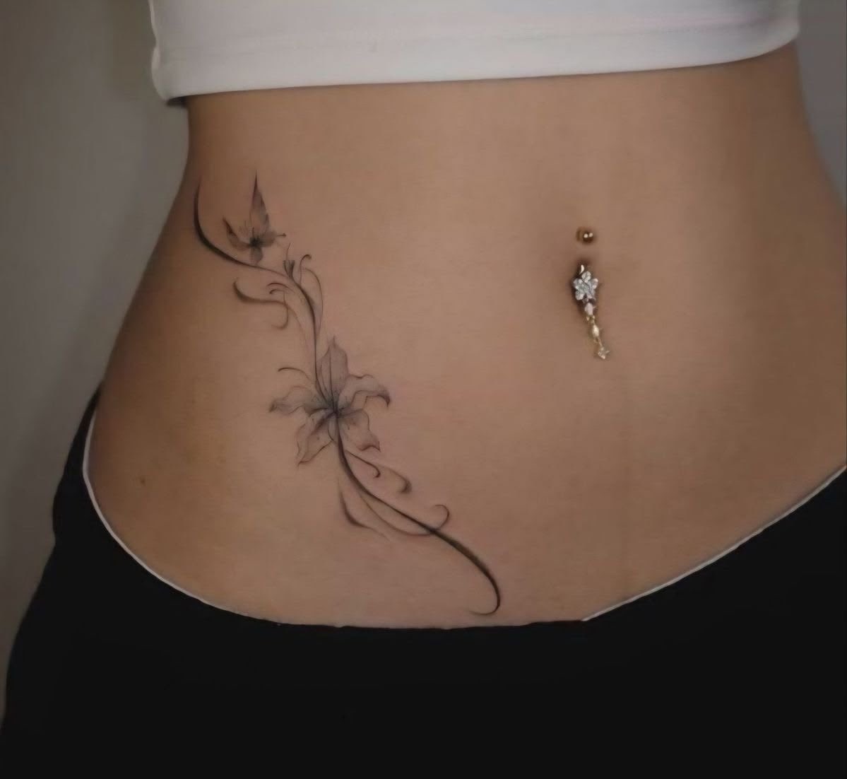 atzstarsz's tweet photo. como o pinterest me vê

☆ ator
☆ tatuagem
☆ unhas
☆ visual https://t.co/QOA8ufLGlm