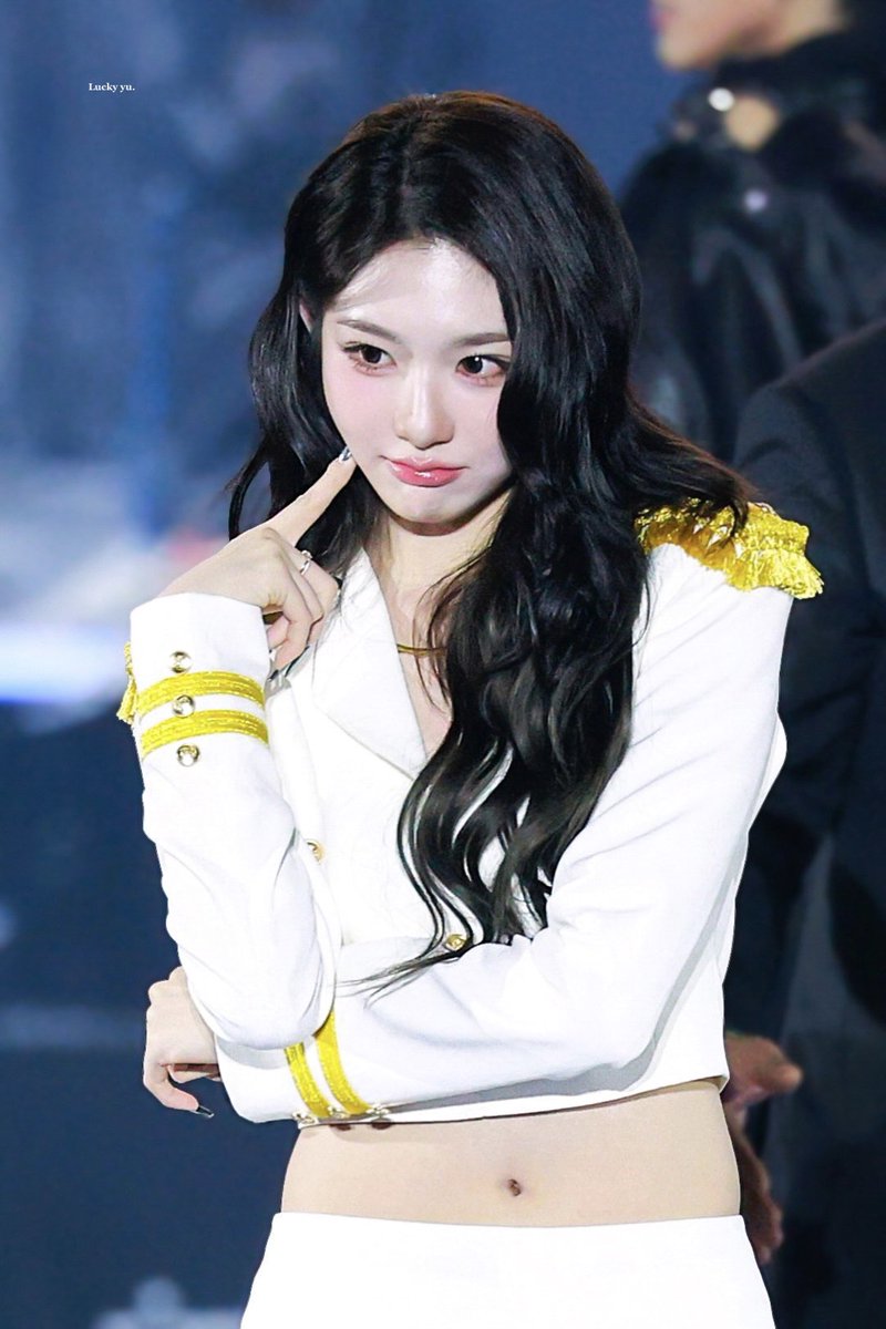 luckyyu_0525's tweet photo. 260215

#트리플에스 #tripleS 
#신위 #Xinyu #Chaeyeon https://t.co/yzWJSigC7O