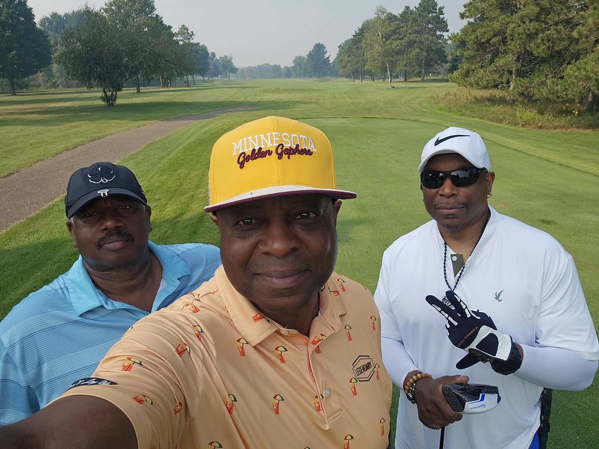 RFoggie's tweet photo. Beautiful morning in Minnesota 🎂🙏🏾🏈💪🏾🏋️♀️😂🔥👀❤️💰💯💪🏾🌞🐕😎🏀 https://t.co/ImC4m6wLHE