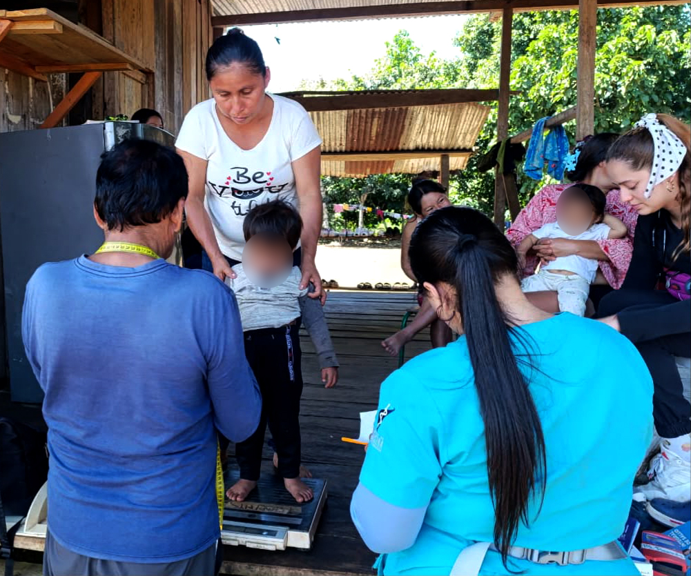 dpsmorona's tweet photo. #MSPEnTerritorio | El personal del Puesto de Salud Pimpints llevó atención integral a la comunidad de #Chankuap, en #Taisha.
Se realizaron 40 atenciones médicas y obstétricas, 💉 vacunación y 💧 charlas sobre agua segura, promoviendo la prevención y el bienestar de la población. https://t.co/KW24brLD15