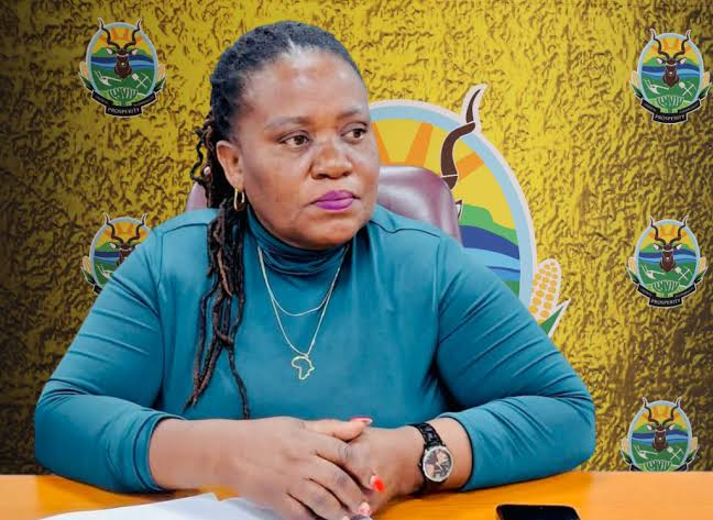 CapricornFMNews's tweet photo. Modimolle-Mookgophong Local Municipality Mayor Anna Mboweni says the community must come together to support the Masalesa family and give a dignified send-off to the late Elisa Masalesa and her three children who died in a #ShackFire last week.
Mboweni who was speaking during a memorial service held in Phagameng said this is a difficult time for the family and community, adding that the best support they can offer is to stand together during their grief.
The funeral will take place at Lekker Break School in Phagameng on Saturday.
Mboweni has thanked businesses and community members for helping the family, saying the municipality continues to coordinate support with stakeholders. NM