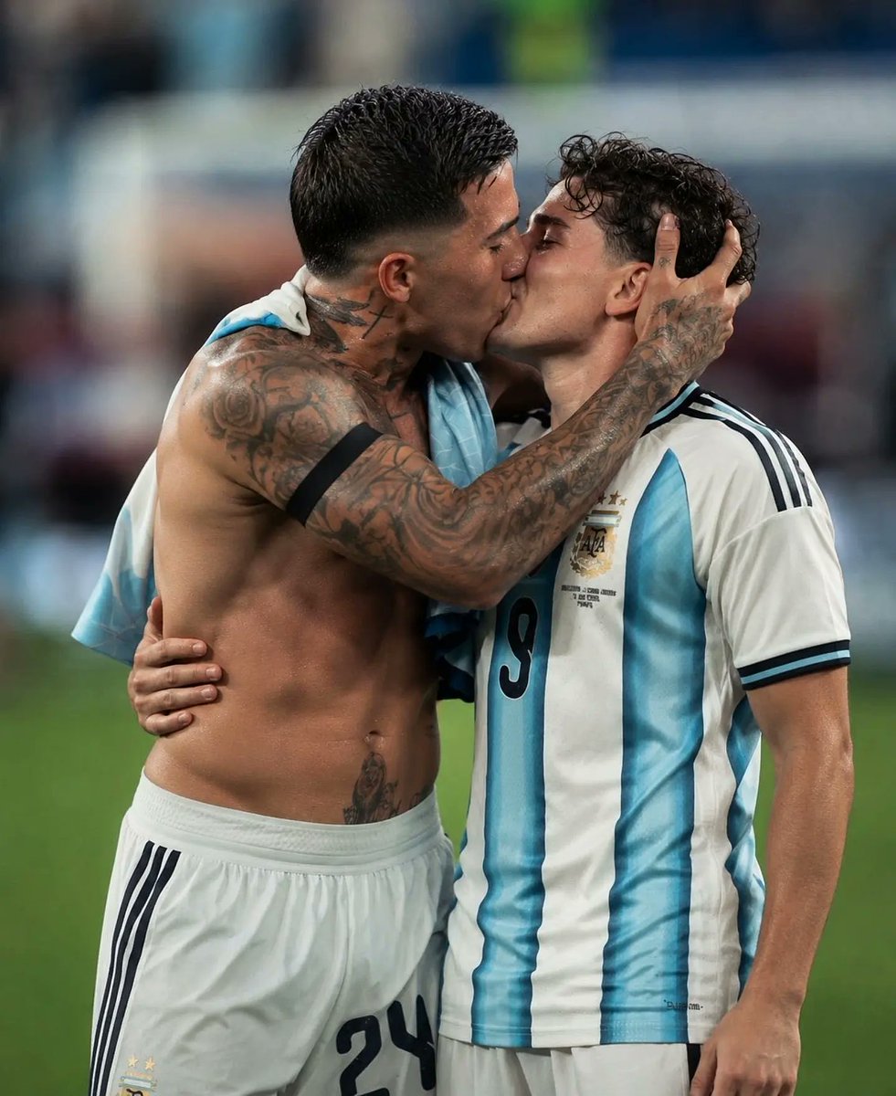 jimaguapr's tweet photo. Que viva el #Amore 😻🥵🏳️🌈 #besogay #amoresamor #gaykiss https://t.co/CJCpMKyybj