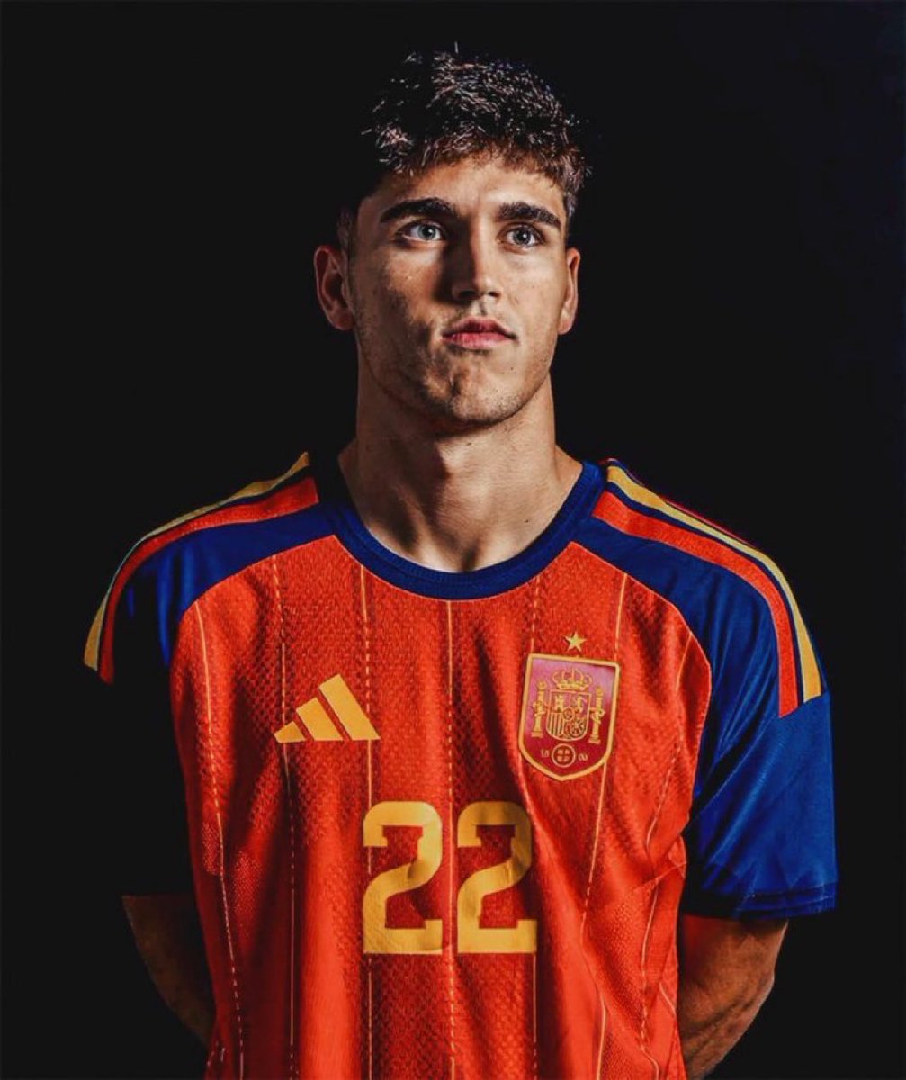 LeoMessiBalll's tweet photo. Idc if Lamine Yamal has great PR, scores a hat-trick in the final, scores a solo goal, or completes 20 dribbles. He hasn’t been at his best throughout this tournament, and I don’t think he’s been the best young player of the tournament.

For me, that has to be Pau Cubarsí. https://t.co/TsPeZzNx28