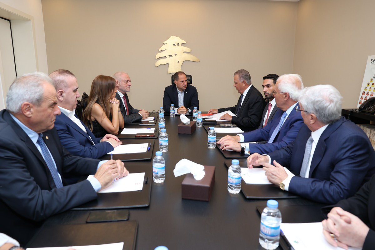 samygemayel's tweet photo. لقاء وفد من Lebanese American Renaissance Partnership (LARP) برئاسة رئيسها وليم فاضل وجرى عرض للأوضاع العامة في لبنان والمنطقة، إضافة إلى دور الجالية اللبنانية في الولايات المتحدة في دعم لبنان خلال المرحلة المقبلة. https://t.co/23CyejDwvJ