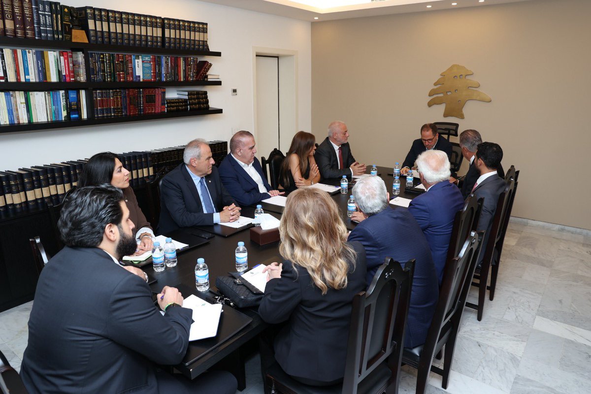 samygemayel's tweet photo. لقاء وفد من Lebanese American Renaissance Partnership (LARP) برئاسة رئيسها وليم فاضل وجرى عرض للأوضاع العامة في لبنان والمنطقة، إضافة إلى دور الجالية اللبنانية في الولايات المتحدة في دعم لبنان خلال المرحلة المقبلة. https://t.co/23CyejDwvJ