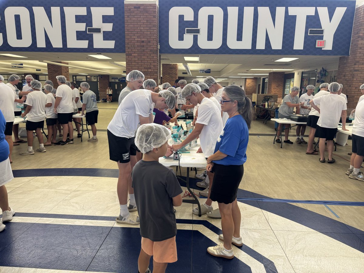 OCFearTheSpear's tweet photo. Thankful for the opportunity to serve with @MealsToMissions and OARC to provide meals to families in Ghana and the Oconee area. #SpearEm https://t.co/ywU72L2sqE