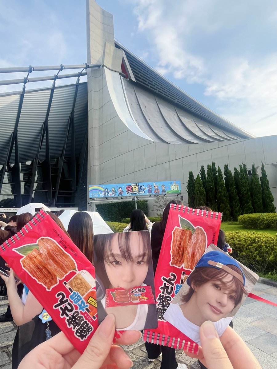 a_rt1125s2's tweet photo. 念願の初ペンミ！(昨日)

朝から滝汗で荒地の魔女だったけど、おいしいもの食べて大笑いして楽しい1日だったな〜😌🫶🏻

最高の夏のはじまりになった！
ありがとうRIIZE♡！ https://t.co/RCwV55YJPD