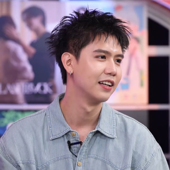 SPACE4SINCHAS's tweet photo. Sing looking so good at the LiveHouse tonight! What a handsome MC we have here 😍🤎

#GmmtvLiveHouse
#SingHarit #ssingss https://t.co/OF709HHK1r