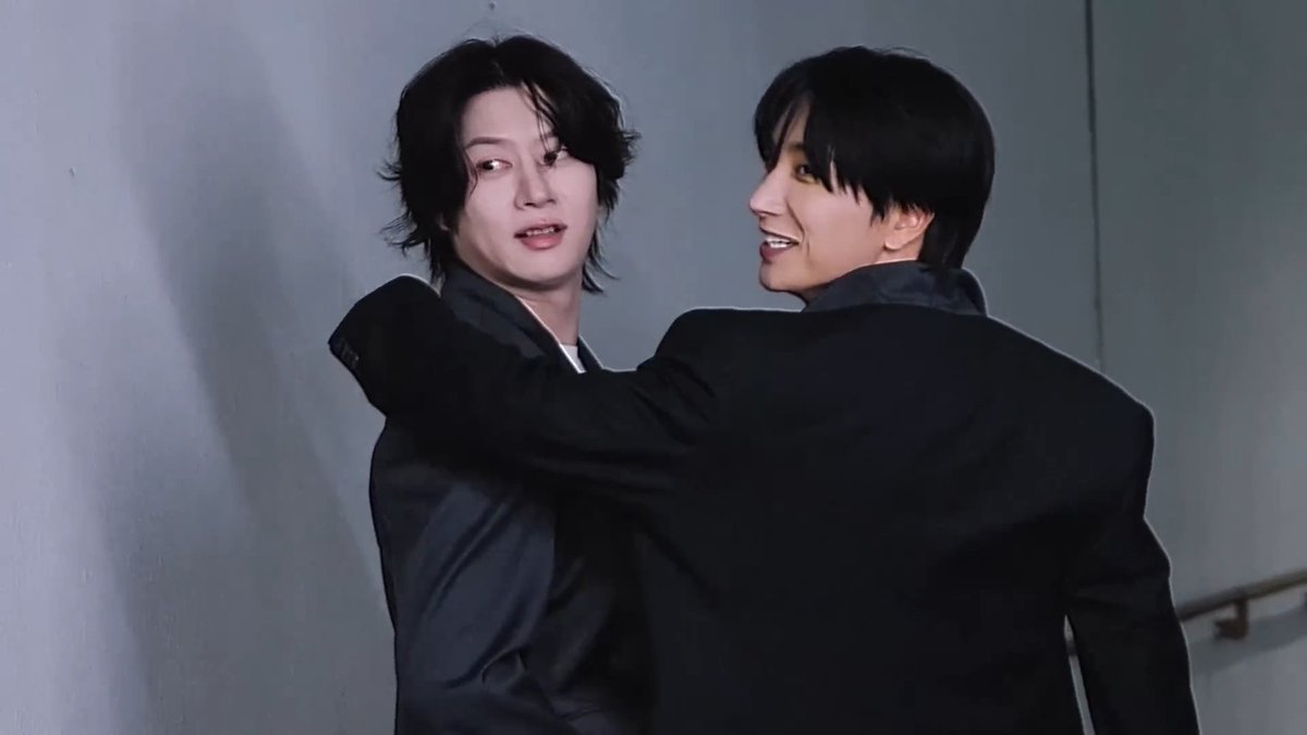 Teukchuldevil's tweet photo. No wonder Teuk says he feels more comfortable and happier with 83z. Like, literally, if I could spend 24/7 with my love, do whatever we wanted together, and our fans loved seeing us too, I wouldn’t ask for anything more in life ^^ https://t.co/m0W04XaJbZ