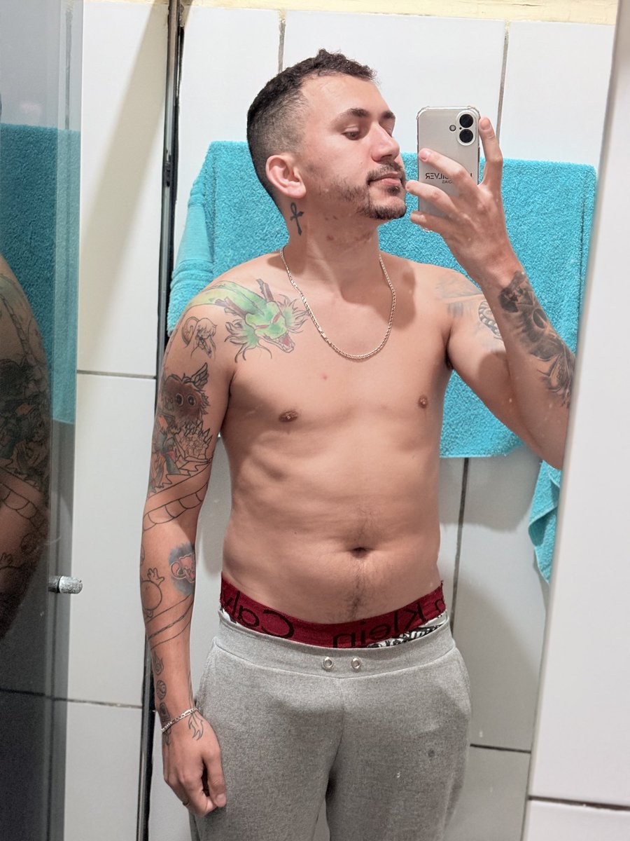 lcs22boy1's tweet photo. 1º dia de treino 15/07/26 🏋️ #gym #gay #lgbt https://t.co/zKNz7ULNcC