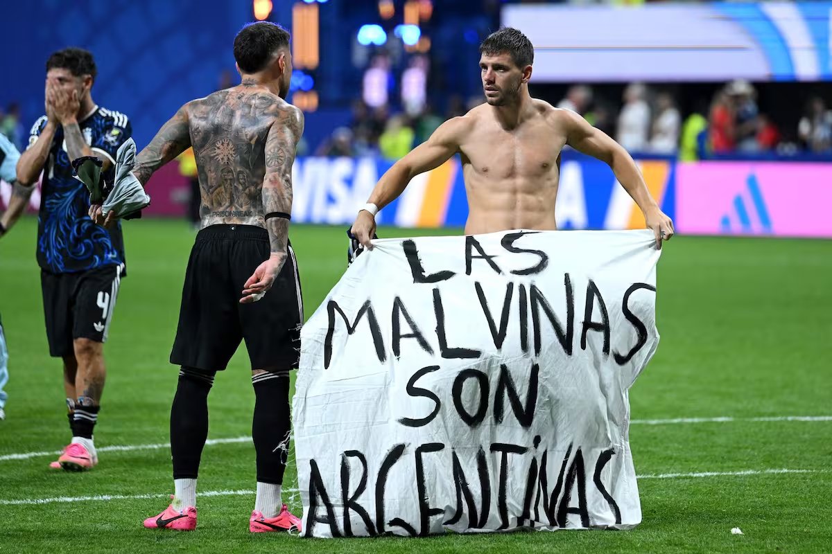 CurziOctavio's tweet photo. @NorgroveLewis You will never see England win the World Cup. Pirate (and fucked by the Scaloneta 🇦🇷🇦🇷🇦🇷) https://t.co/Uzgr2k352j