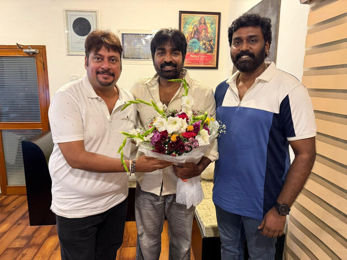 Karthi05enator's tweet photo. @VijaySethuOffl @thikiverse @Ajitni1 @RajaDop1 @saro_vivek @iameditorsuresh @md8_fx @its_ShivShankar @yogsster @Rosasynthesiz @Sureshkumarbrm @indiaspeaks2021 @prabhu_sr Thank you to @VijaySethuOffl sir for releasing our short film #Boomerman . Thanks for appreciating our performance, encouraging us.
A heartfelt thanks to @DreamWarriorpic for accepting this cinematic short film, supporting its release, and believing us and our work. ❤️ https://t.co/cQceaKMy1R