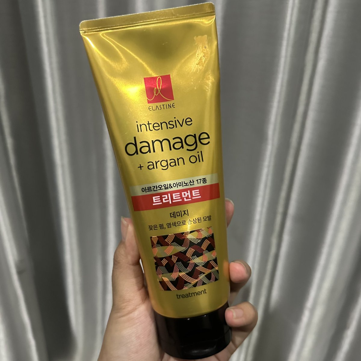 daijoshy's tweet photo. eh elastine kayaknya beneran bagus deh, baru sekali pemakaian tpi udh approved by me (gw siapa) https://t.co/gIQeugsNIY