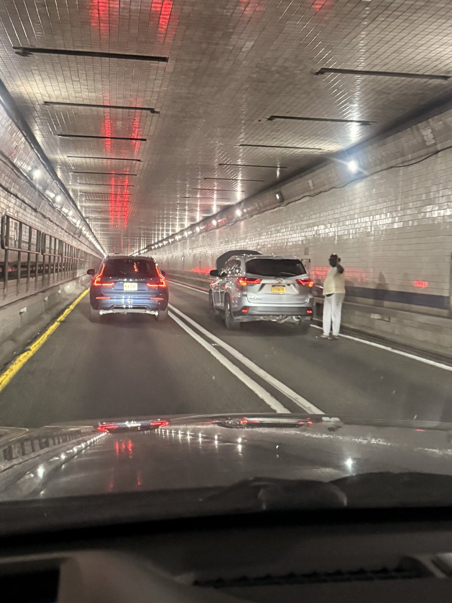 HelenaSequerra's tweet photo. @PANYNJ_LT Car just broke down on right lans going to NY https://t.co/CaF50zRNct