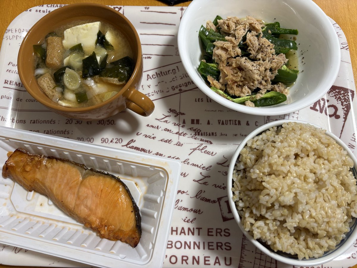 jiumeizu's tweet photo. 疲れたけど、丁寧なご飯が食べたかった🍚_(:3」z)_鮭はセブンイレブン🌸✨ https://t.co/fnoE8flwfL