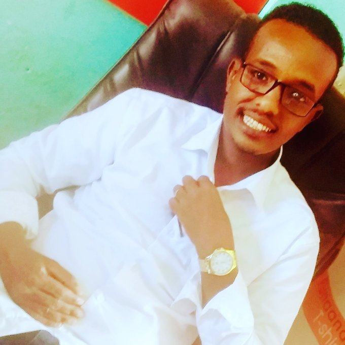 mohamedupdate98's tweet photo. intj Doorslaming he is cool in work place https://t.co/cqQBMX0KMj