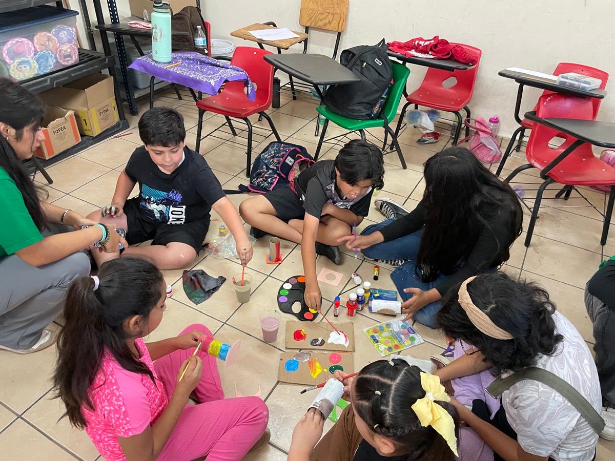ritaburgos10's tweet photo. Centro de Prevención del Delito realiza campamentos de verano a niñez sonorense. Imparten actividades recreativas, deportivas y de aprendizaje que fortalecen la convivencia, la creatividad y el desarrollo de habilidades.

 #VeranoSeguro #PrevenciónSonora 
⁦@AlfonsoDurazo⁩ https://t.co/UvaxYY2BLM