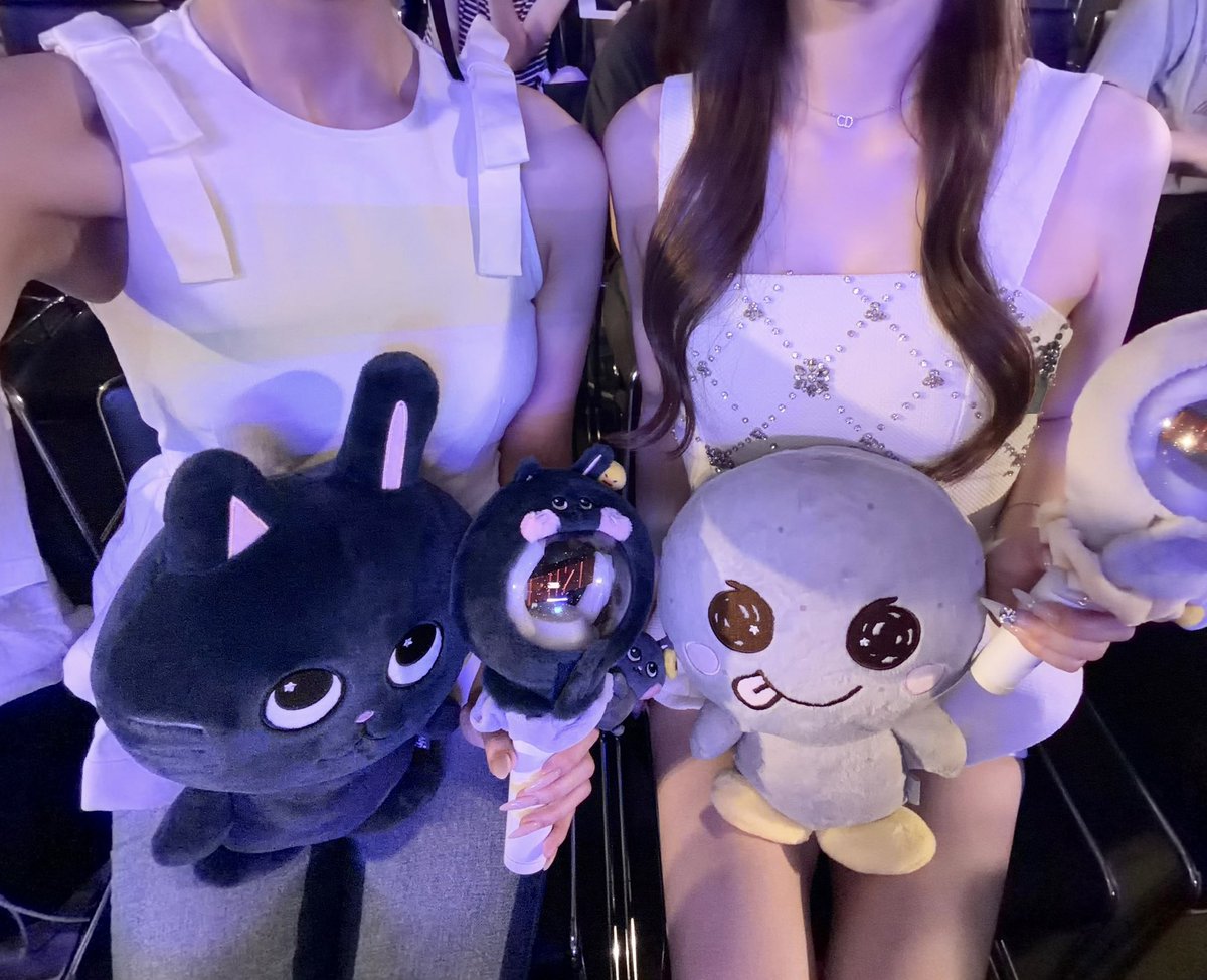 2e0_ol's tweet photo. 代々木3公演も幸せだった🩵
2日目急に決まったけど、アプグレ入れて友達に感謝( > ·̫ <)👍🏻🌟
次は兵庫2日間楽しみだね~ https://t.co/JUrHjzbjL3