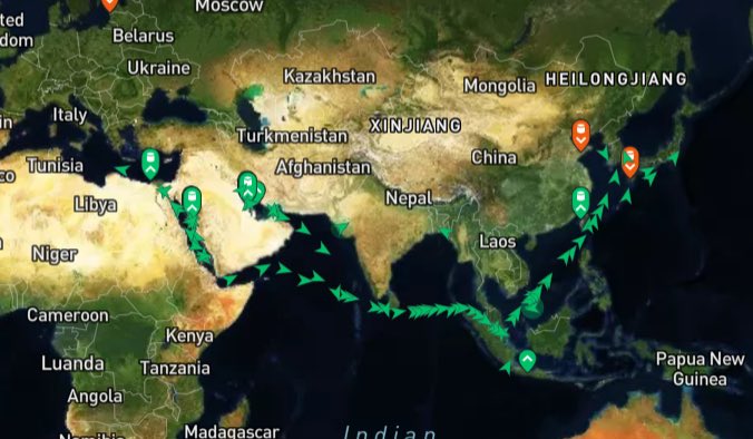 iuiik's tweet photo. 🇸🇦
This is one of the most incredible sights in oil shipping:  Several dozens of oil tankers loaded with Saudi crude, all heading to Asia (Few to Egypt &amp; Europe).

عشرات السفن المحملة بالنفط السعودي تظهر في الصورة وكأنها خط متصل ممتد من ينبع حتى اليابان! 

Map form @Kpler https://t.co/j1PnOccFsU