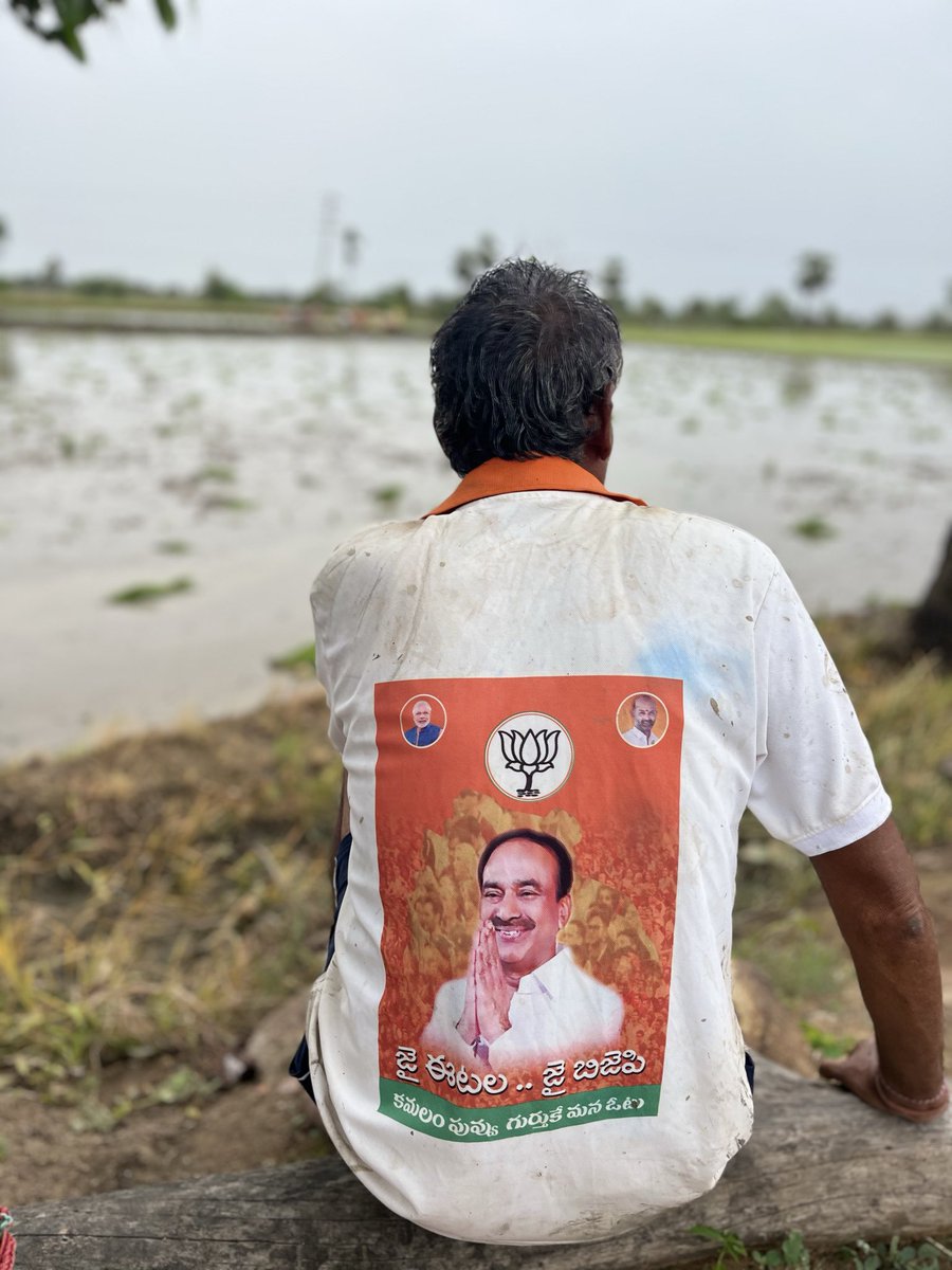 saitejaa_akula's tweet photo. రాజకీయాల్లో నాయకులు వస్తరు పోతరు, 
కొందరు మాత్రం ప్రజలల్లో ఏదొక విధంగా చిరస్థాయిగా నిలుస్తారు!!
నీ ఇంట్లో తిన్న బువ్వ ను, నువ్వు చేసిన సహాయాన్ని, నిన్ను, హుజూరాబాద్ నియోజకవర్గ ప్రజలు మర్చిపోరు !!  @Eatala_Rajender పార్టీలకు మాకు సంబంధం లేదు,మనిషిగా నువ్వే ముఖ్యం!! 
Farmer Spotted https://t.co/QlFOqw37or