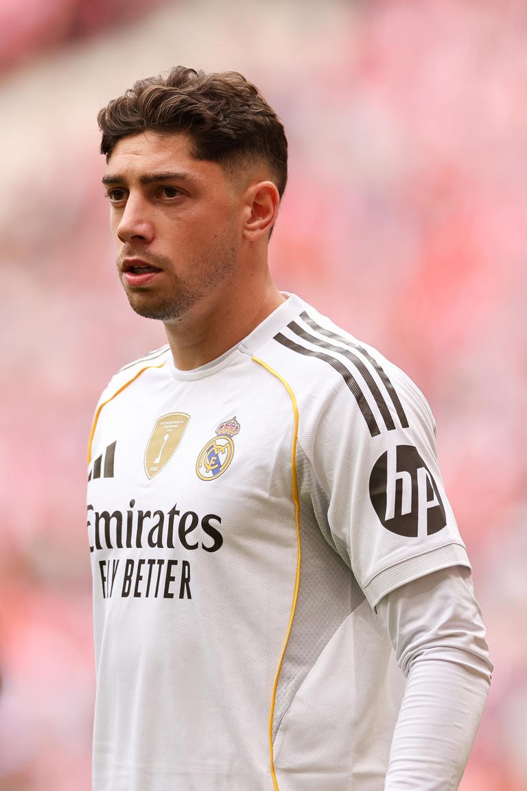 kkdkddkd31320's tweet photo. Galatasaray, Real Madrid'in yıldızı Federico Valverde'yi transfer gündemine aldı. Sarı-kırmızılılarda Lucas Torreira ve Fernando Muslera'nın, Uruguaylı orta sahayı Galatasaray'a gelmesi için ikna etmeye çalıştığı öne sürülüyor. Görüşmeler sürüyor. https://t.co/dtYYy98LHj