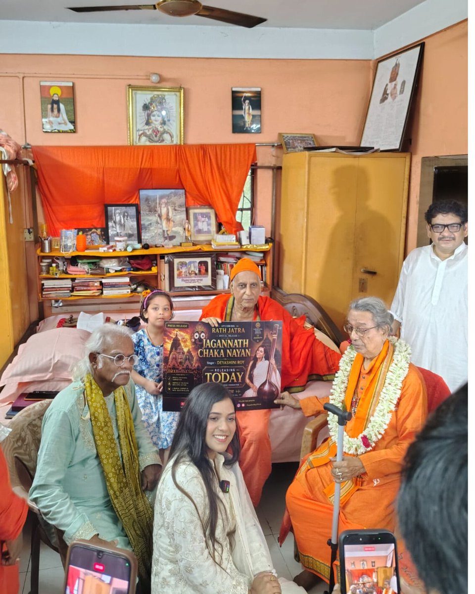 OmkarnathMissi1's tweet photo. রথযাত্রার পুণ্য দিবসে পরমপূজ্য মহারাজ জী, পদ্মশ্রী পূর্ণদাস বাউল, পদ্মশ্রী তরুণ ভট্টাচার্য্য উদ্বোধন করলেন  সা রে গা মা পা-র ২০২৫ সালের বিজেতা দিয়াসিনী রায়ের গাওয়া 'জগন্নাথ চাকা নয়ন' গানটি।।

#OmkarnathMission #mahamilanmath #songrelease #rathyatra https://t.co/0JRY48u1vm