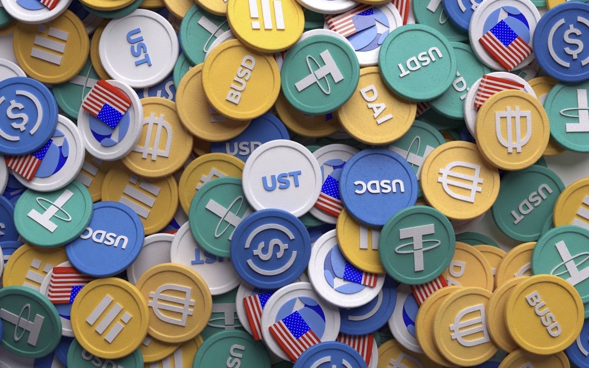 cryptorover's tweet photo. BREAKING: Visa is going ALL-IN on stablecoins.

Visa just rolled out a full platform for minting, moving, and managing stablecoins.

This gives banks the ability to mint, burn, and manage their own tokens directly on Visa’s network.

The world’s largest payments network just quietly became stablecoin infrastructure.