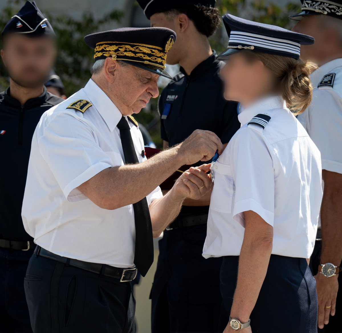 prefetrhone's tweet photo. 🇫🇷 À l’occasion de la Journée de célébration de la Police nationale, le préfet de la région Auvergne-Rhône-Alpes, préfet du Rhône, Étienne Guyot, a présidé une cérémonie à l’Hôtel de police de Montluc à Lyon.

Un temps de reconnaissance et d’hommage marqué par la remise de décorations, le dépôt de gerbes et une minute de silence en mémoire des policiers morts pour la France et des victimes du devoir.

@PoliceNationale @SecCivileFrance @Interieur_Gouv