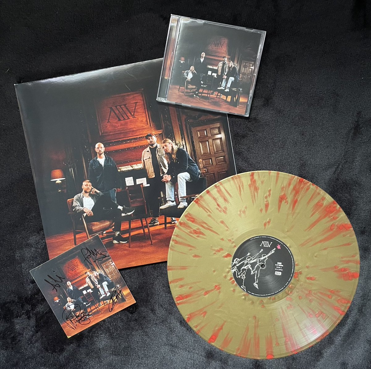 Jade32071918's tweet photo. Exciting delivery day!!🤩
•
So excited to dive into this album!🤍
•
@ASITISofficial 
.
#asitis #asitisband #asitisvinyl #vinylcollector #recordcollector https://t.co/CvRoumiXqV