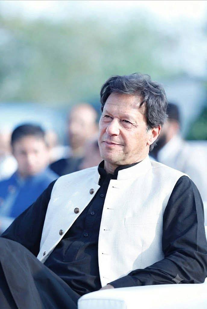 Monashezadi's tweet photo. جمہوریت میں اصل فیصلہ عوام کرتی ہے، قید خانے نہیں۔ اگر تمہیں اپنے بیانیے پر اعتماد ہے تو عمران خان کی رہائی سے کیوں خوف؟

@TeamiPians
#خان_کو_رہا_کرکے_مقابلہ_کرو https://t.co/6dUZxaG9Gi